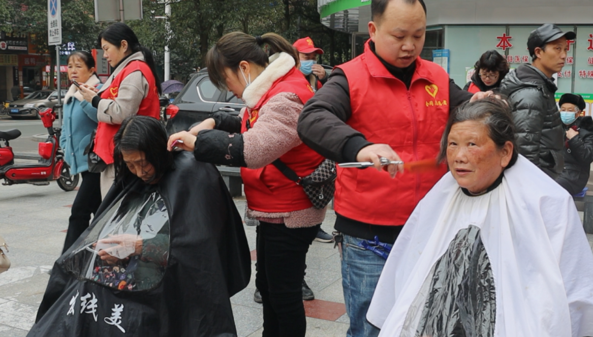 三月春风暖人心：会同县新时代文明实践群涌“雷锋身影”