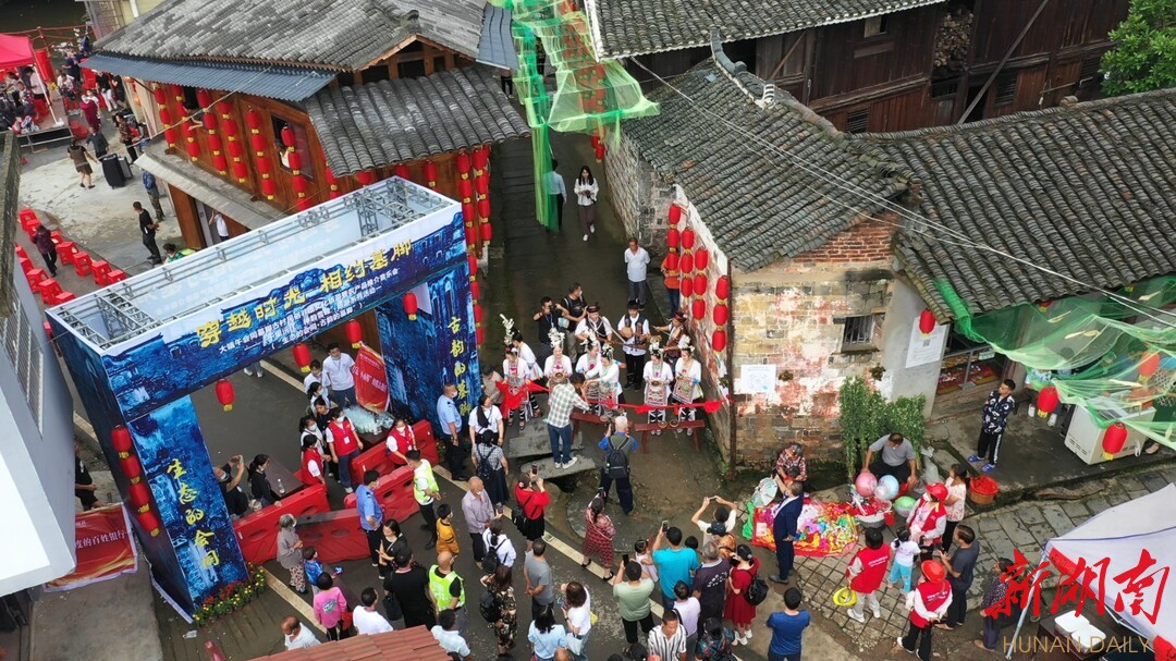 “继网开来 链动怀化” | 会同墓脚古村：民俗非遗文化旅游音乐会盛大开幕