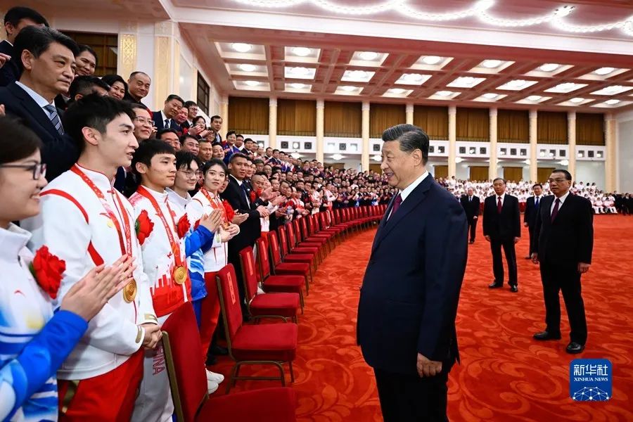 习近平：推动全民健身和全民健康深度融合