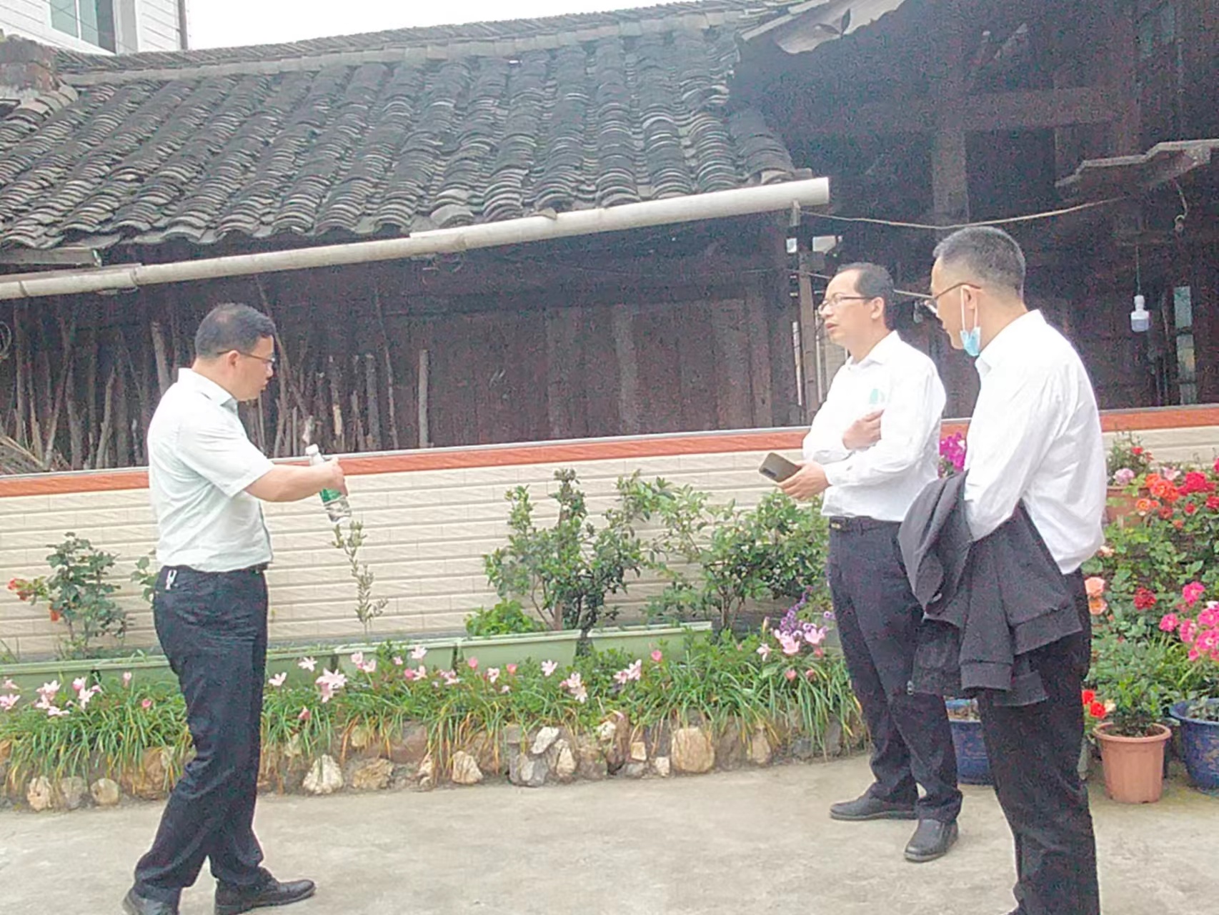 5月6日市县领导来我地四方村调研乡村智理积分制管理和人居环境整治工作