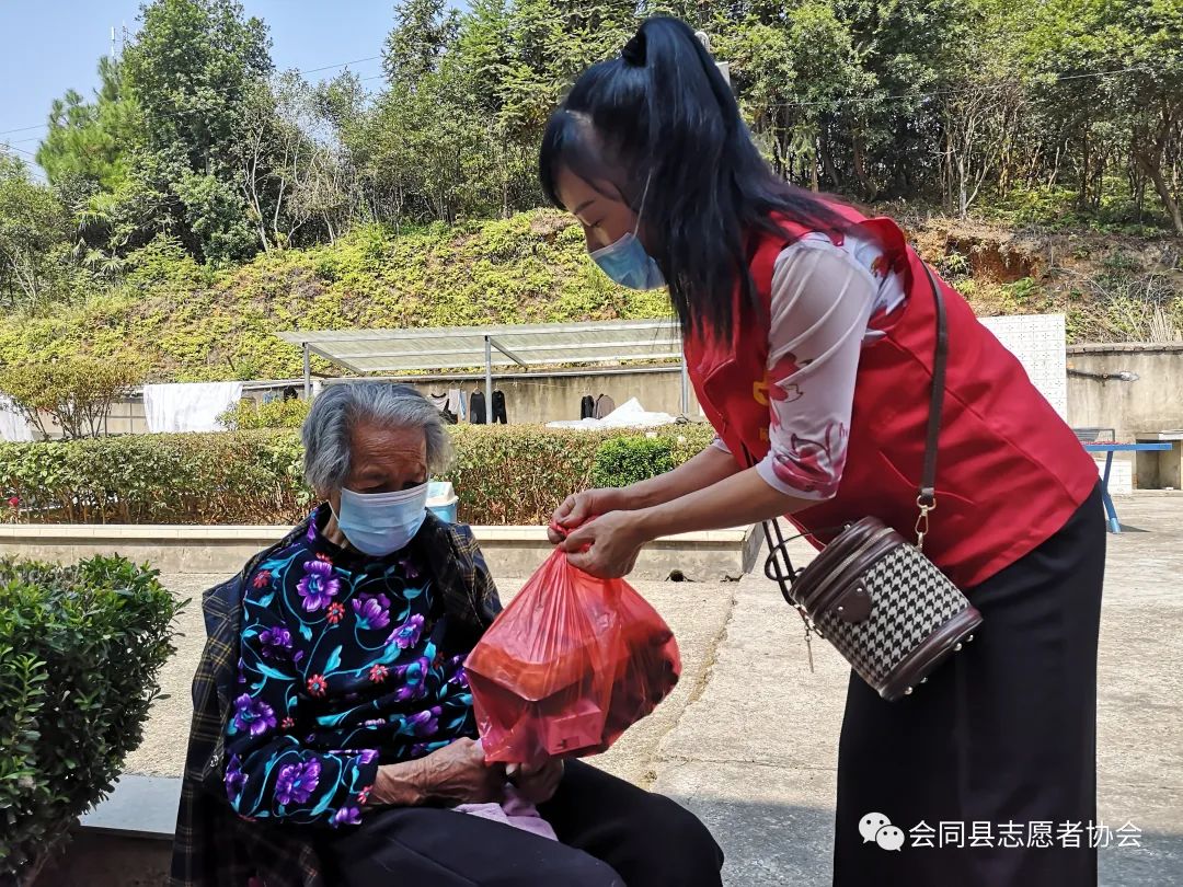 爱心之旅走进宝田敬老院 让他们感受到志愿者们的朝气和社会的温暖