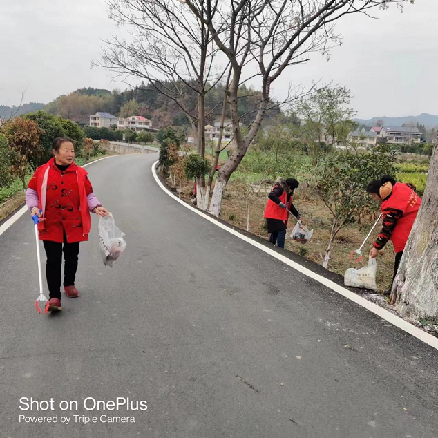 黄旗村丨人居环境整治活动正在进行中...