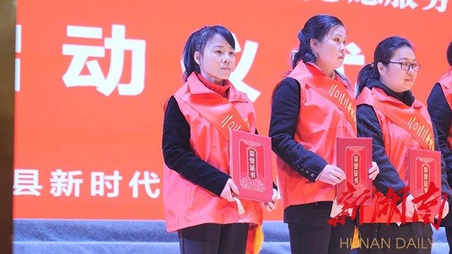 “不管什么活动只要差人你就叫上我，大不了我关下店门就是”——记最美志愿者郑元妹
