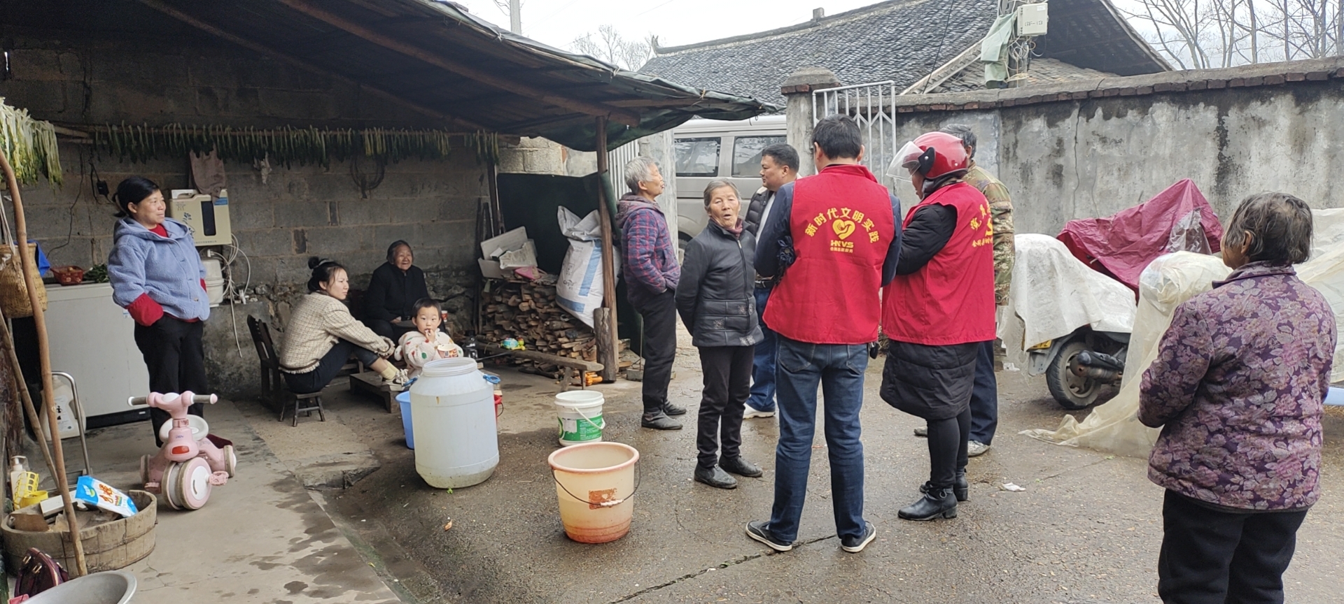 3月开展入户为行动不便老人老年生成论证