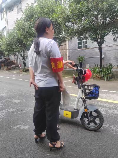朗江社区开展机动车一盔一带，安全文明行驶活动