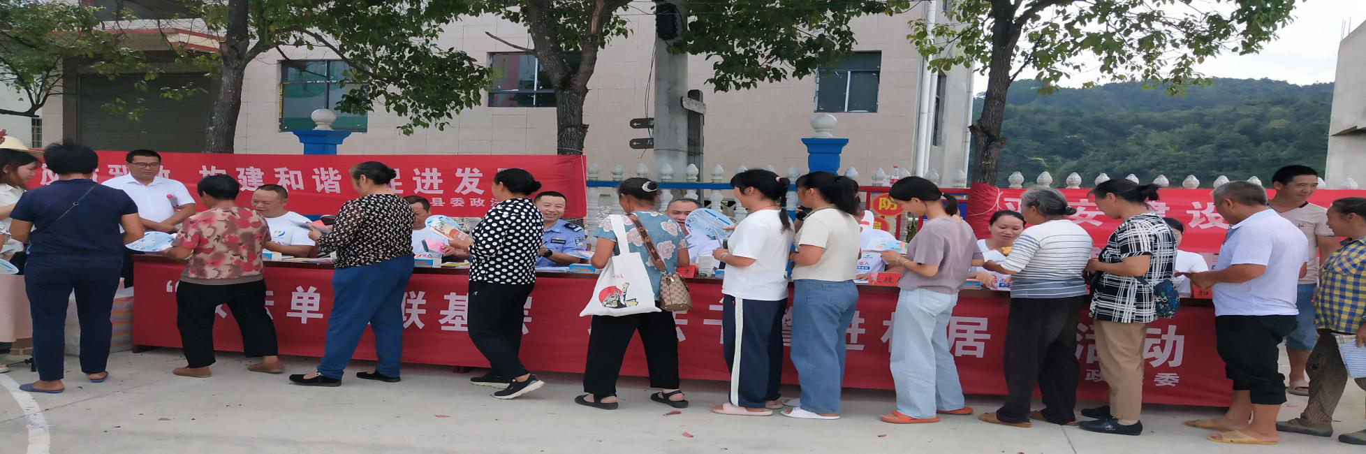 客寨溪村9月一月一课一片一实践主题党日活动