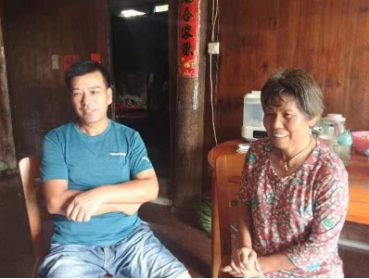 黄旗村邻长入户走访群众